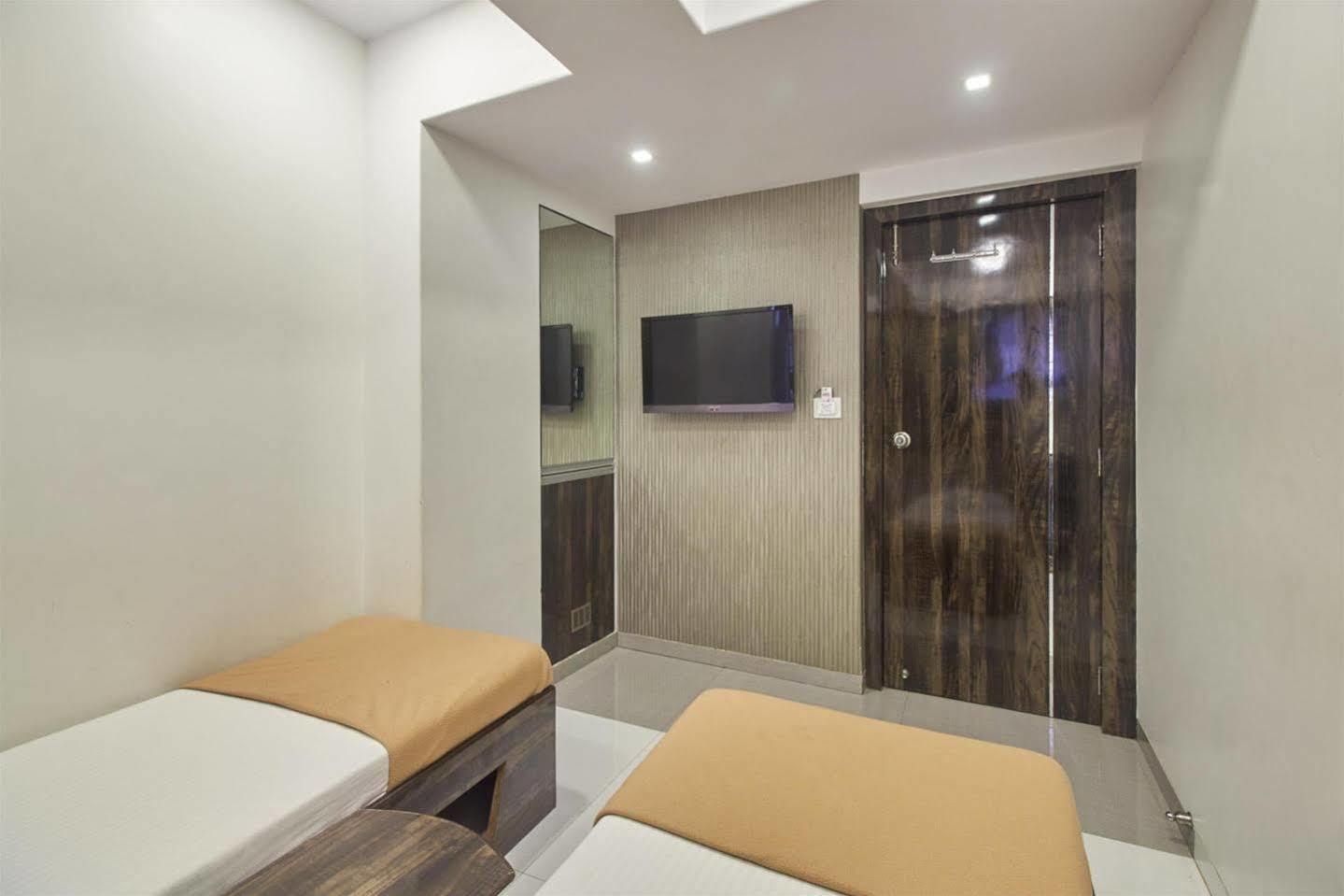 Oyo 28893 Hotel Gulf Mumbai Exteriör bild