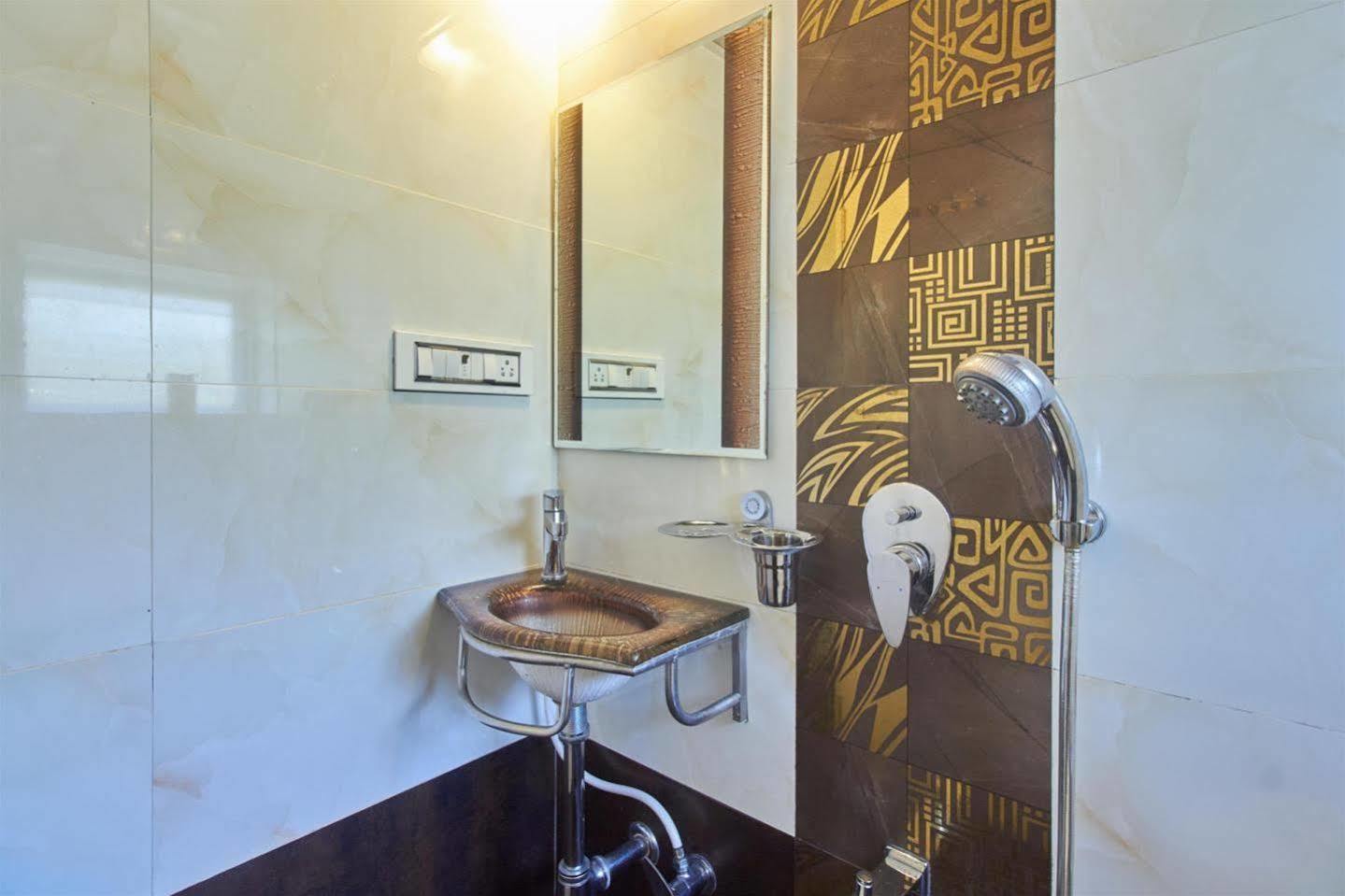 Oyo 28893 Hotel Gulf Mumbai Exteriör bild